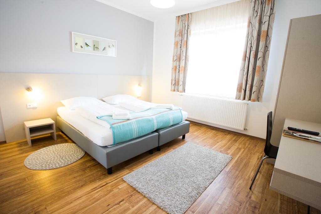 Motel22 Parkplatz Inklusive Вена Экстерьер фото
